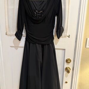 Sophisticated Black Evening Gown with Beaded Accent